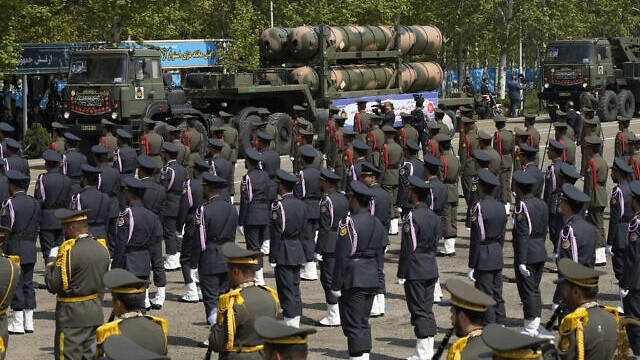 Desfile militar este miércoles en Irán.